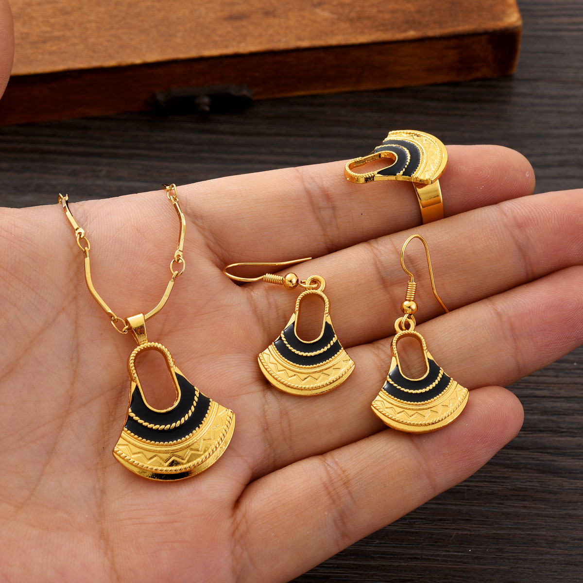 Men Accessories India - 여자를위한 패션 PNG 골드 컬러 쥬얼리